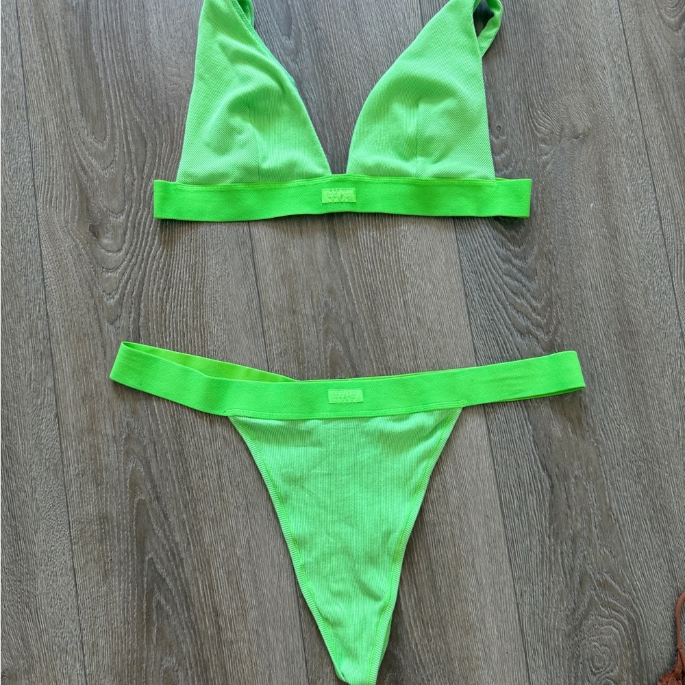 SKIMS cotton plunge bralette Bright Green lounge set with thong RARE